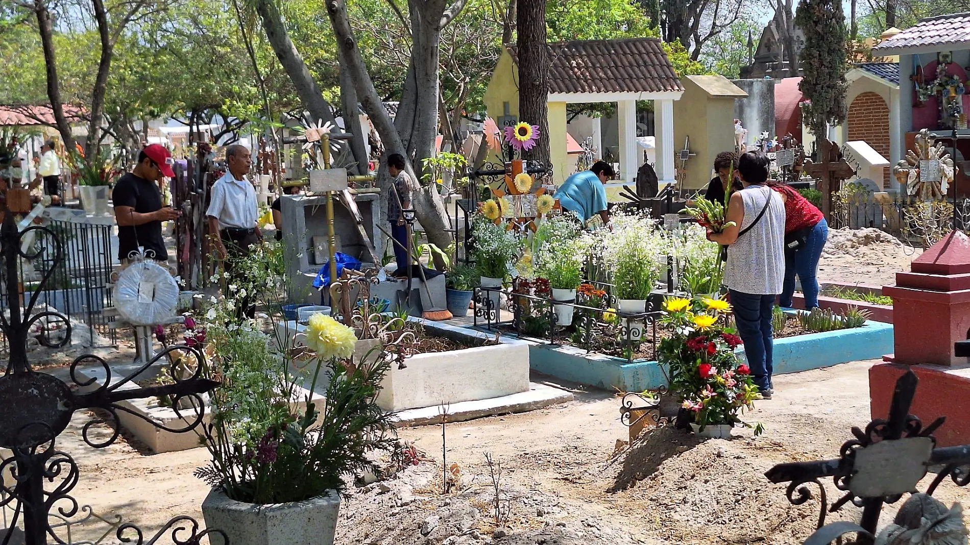 Panteón de Tehuacán recibió 17 mil visitantes por Día de las Madres 